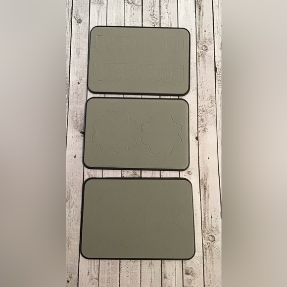 Sizzix Accordion Fold Flowers Set of 3 Dies - Picture 4 of 4